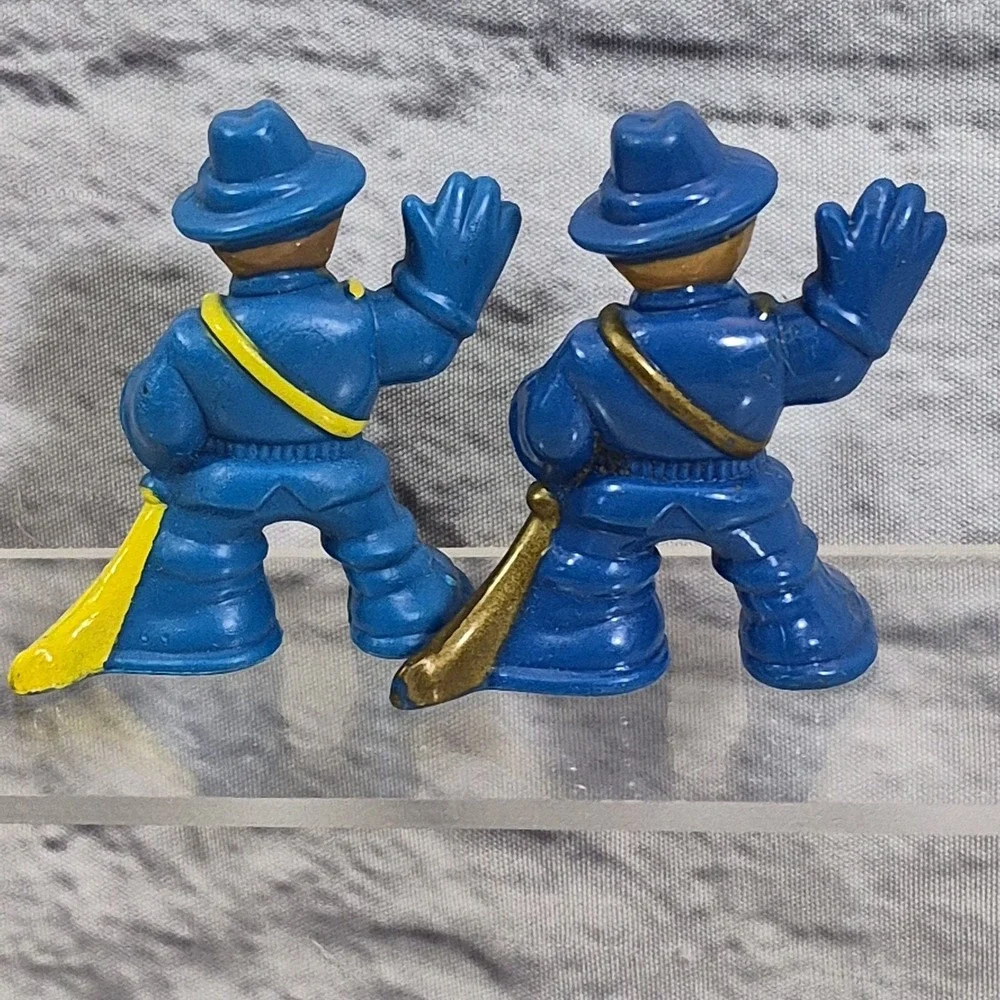 Vintage Lincoln Logs Figure Cavalry Officer Soldier Western Frontier Fort 2 Pcs